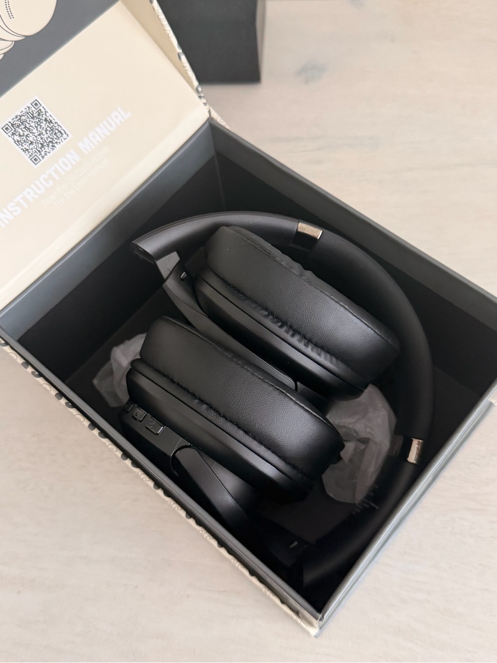 Bluetooth Over-Ear Headphones with Thule Case & USB-USB-c Cable - Picture 2 of 4
